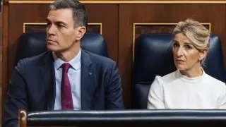 El presidente del Gobierno, Pedro Sánchez, y la vicepresidenta segunda y ministra de Trabajo y Economía Social, Yolanda Díaz, durante la Solemne Sesión de Apertura de las Cortes Generales de la XV Legislatura, en el Congreso de los Diputados