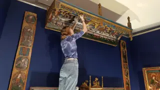 Trabajos de conservación de unas de las obras expuestas en el Museo Diocesano de Barbastro