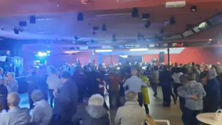 Participativa celebración de Santa Águeda en Graus Ambiente en el baile de Santa Águeda este domingo, en el Centro Deportivo de Graus.