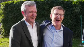 Feijóo junto a Rueda celebrando este lunes el triunfo electoral en las elecciones de Galicia.