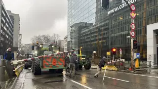 Varios tractores en la calle de la Loi, en Bruselas