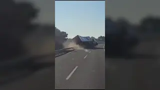 Fotograma del vídeo donde se ve al camión conducido de forma temeraria.