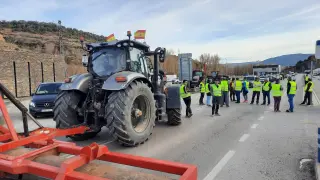 Protestas de los agricultores de la Alta Ribagorza este viernes.