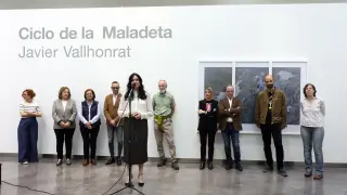Lorena Orduna, frente a las autoridades y los artistas, en la inauguración de las exposiciones.