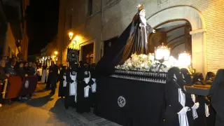 Un  momento de la procesión de los Siete Dolores en Barbastro.
