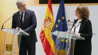 El presidente de Aragón, Jorge Azcón, y la vicepresidenta tercera y Ministra para la Transición Ecológica y el Reto Demográfico