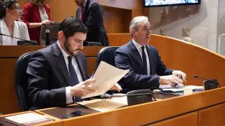 Azcón y Nolasco, durante la sesión plenaria en las Cortes, este jueves.
