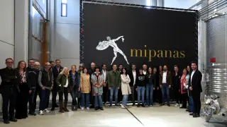 Empresa, autoridades e invitados en la presentación del nuevo espacio de Julián Mairal.