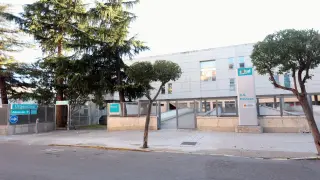 Fotografía del Centro de Salud Pirineos, en Huesca ciudad.