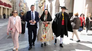 María José Barrafón, Ignacio Gramún, Iris Chueca y Víctor Casas pasean por las calles de Huesca.