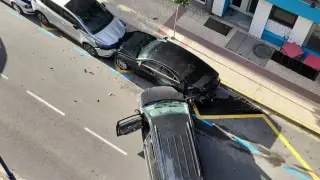 Choque en la calle Serrablo de Sabiñánigo.