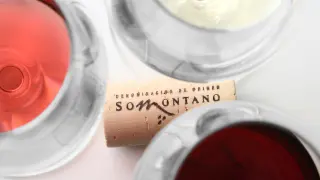 La DOP Somontano elabora vinos tintos, rosados y bancos.
