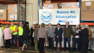 La reina emérita conoce de primera mano la labor que realiza el Banco de Alimentos de Huesca