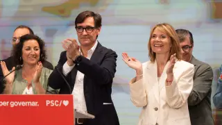 Salvador Illa celebra la victoria del PSC en las elecciones catalanas.