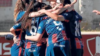 Las jugadoras del Huesca celebran uno de los goles de este año
