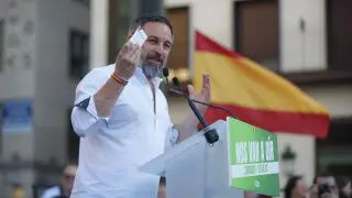 El líder de Vox, Santiago Abascal, durante el mitin del partido para las próximas elecciones europeas celebrado este lunes en Zaragoza.