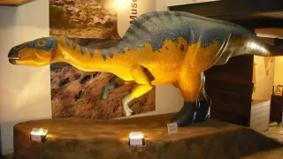 Uno de los dinosaurios en el Museo de Arén.