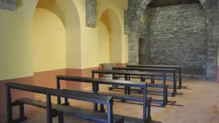 Interior de la iglesia de Badaguás, que está siendo objeto de limpieza de cara a su reapertura.
