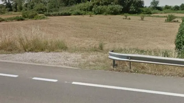 El ataque de los perros fue en una pista paralela a la carretera a Sariñena. En la imagen de Google Maps, proximidades de la zona.