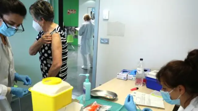 Vacunación en el Centro de Salud de Los Olivos de Huesca.