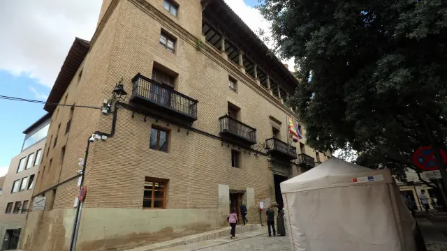 Exterior del Ayuntamiento de Huesca