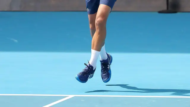 El serbio Novak Djokovic en su entrenamiento de este martes en las pistas Rod Laver Arena.