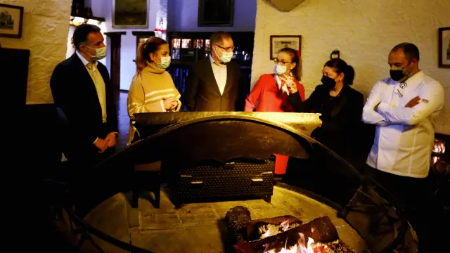 Iván Andrés, Maru Díaz, Carmelo Bosque y Anabel Costas, junto a Eduardo Salanova y Ana Acín, de Espacio N