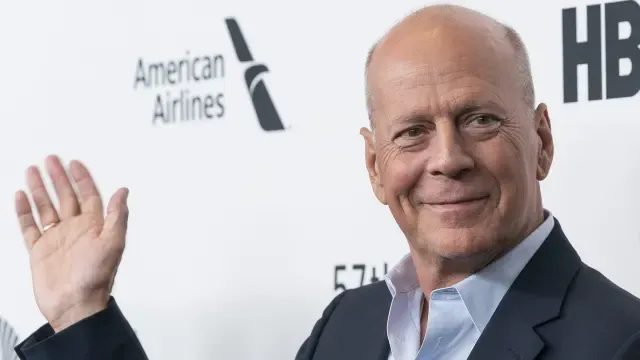 Bruce Willis padece de afasia.