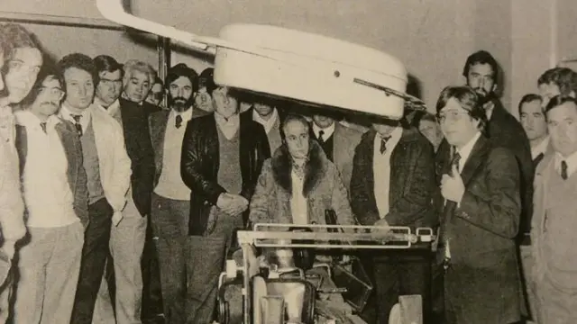 El director Luis Güerri muestra el Hospital de Barbastro en 1984.