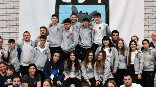 Parte de los organizadores del encuentro de judo en Tardienta del Club Judo Huesca y la Asociación Altoaragón.