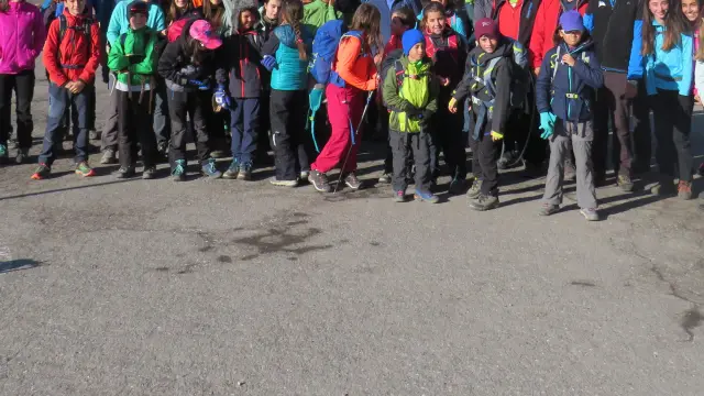 El grupo, antes de iniciar la excursión hacia el pico Astún.