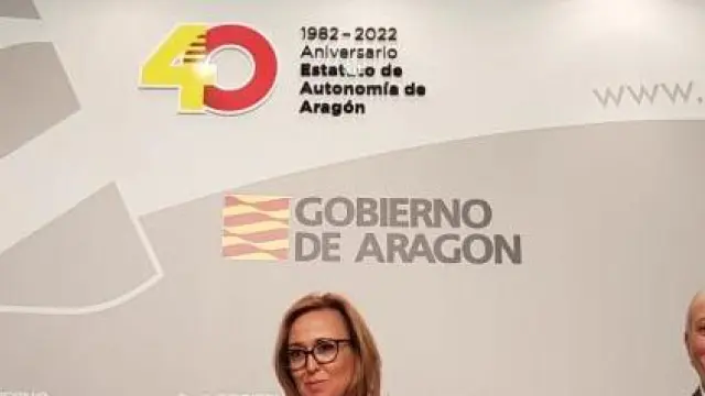 Raúl Oliván, Mayte Pérez y José Ramón Ibáñez durante la presentación en la sede del Gobierno de Aragón.
