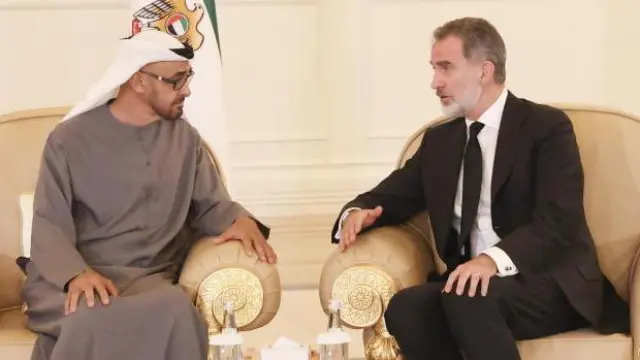 Felipe VI conversa este domingo con el jeque Mohamed Bin Zayed Al Nahyan durante su visita a Abu Dabi
