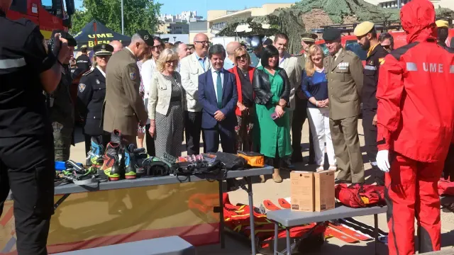Autoridades civiles y militares visitaron ayer la muestra.
