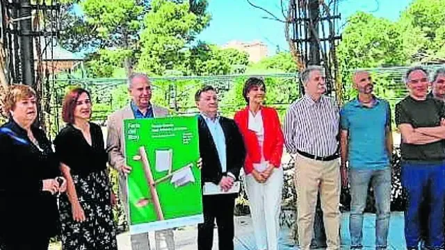 Autoridades en la presentación de la Feria del Libro de Zaragoza.
