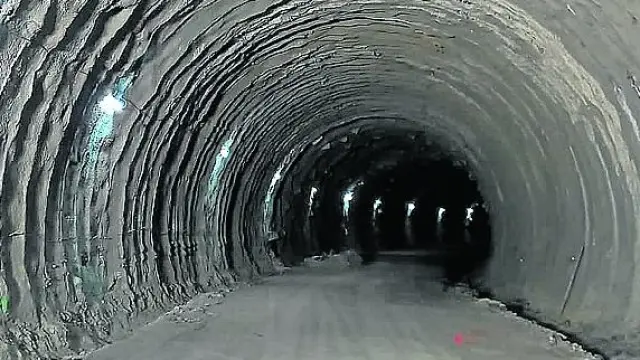 Uno de los nuevos túneles en el tramo en obras de la N-260.