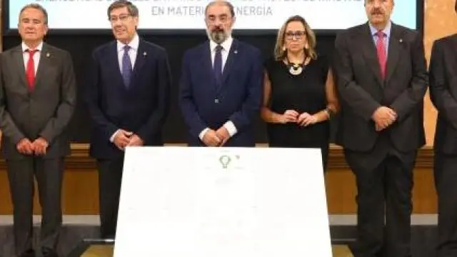 Javier Lambán tras la firma del protocolo de colaboración para impulsar proyectos en materia de energía en Aragón.