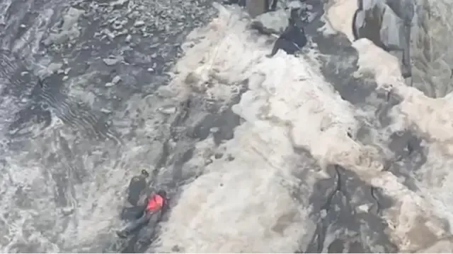 Rescate del accidentado en el glaciar del Aneto, este martes.