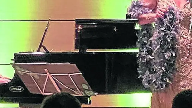 Imagen de un concierto de la mezzosoprano Nancy Fabiola Herrera.