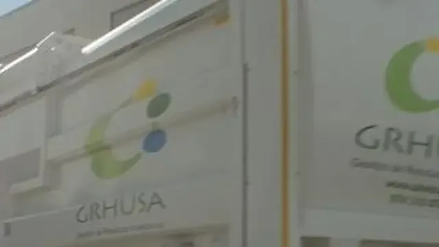 Camión de Grhusa entrando a una de las plantas de reciclaje de la empresa.