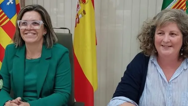 Silvia Galindo y Carolina Gonzalo en la presentación del programa cultural de Fraga, de 2023.