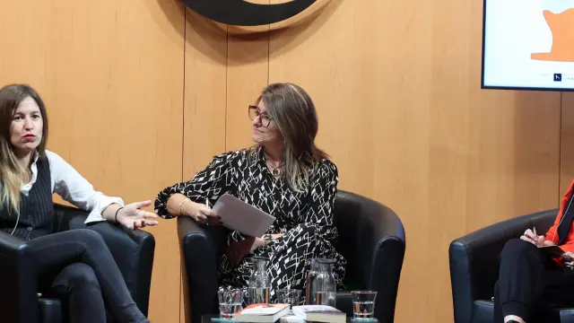 Nuria Labari, Esther P. Nogarol y Rosa Montero, en el debate.