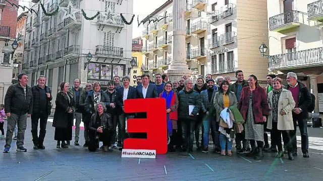 Participantes de la Federación de la España Vaciada en el encuentro que mantuvieron este domingo en Teruel.