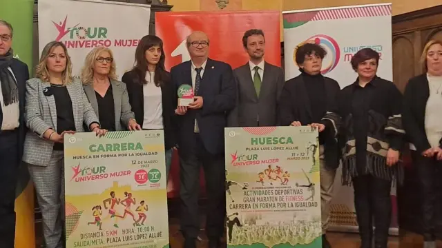La vigésima edición del Tour Universo Mujer se ha presentado en el Salón del Justicia del Ayuntamiento de Huesca.