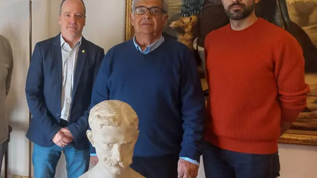 La escultura ha sido donada por Carlos Arenas Ferrer, sobrino bisnieto de Félix Lafuente.