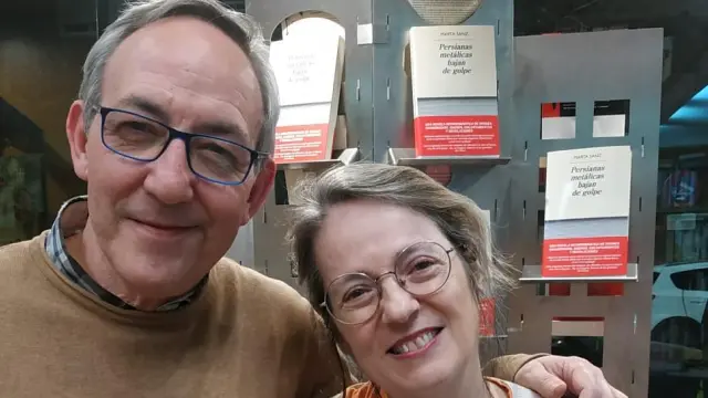 Marta Sanz con Chema Aniés en la librería Anónima.