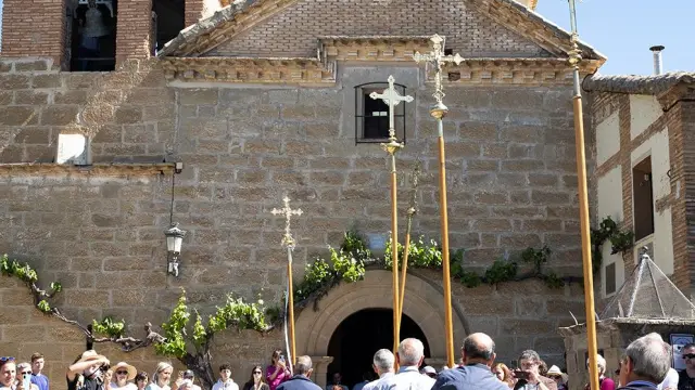 Entrada de las cruces de los doce pueblos del Abadiado a la ermita del Viñedo.