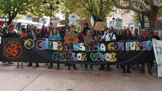 Concentración de Caneto en Huesca contra el cierre de su escuela.