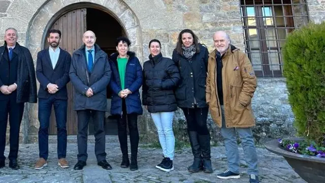 El delegado del Gobierno en Aragón, Fernando Beltrán ha mantenido una reunión con representantes institucionales de los ayuntamientos y la Comarca de Sobrarbe