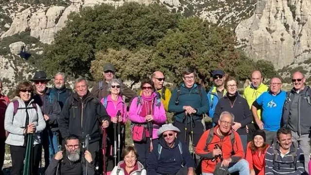 Los excursionistas, en la tradicional foto de familia durante la ruta